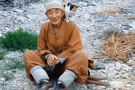 和尚老了也可怜，山西77岁老僧山洞苦修13年，没吃没喝崩溃落泪图片