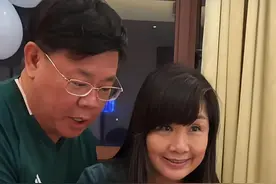 广东台七大男主持全家福，谁的妻子更美？有人娶同事，有人娶校花图片