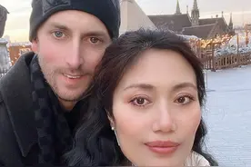 宁夏70后美女远嫁英国伦敦，丈夫小她10岁，直言不怕老了被抛弃图片