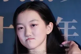 王菲花好几百万为女儿治疗唇裂,现在嘴是治好了,脸却越来越奇怪了图片