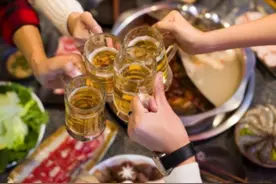 未开封的啤酒，过期后还能不能喝？别再被误导了，听听医生咋说图片