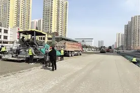 南阳市中心城区多条道路建设有序推进图片