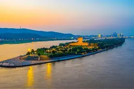 橘子洲头，春与岁月共情长图片