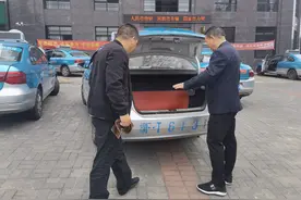 岳阳桑榆出租车排查安全隐患确保冬季行车安全图片