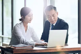 我在体制内20年，还是普通科员，普通家庭的孩子，没钱没地位图片