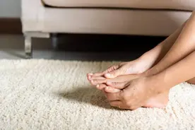梅毒脚的典型表现！多数人却以为是得了脚气，白白耽误了病情图片