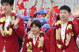 全红婵拍簪花写真美翻了！还有专人护送，三姐妹合影彰显不同个性图片
