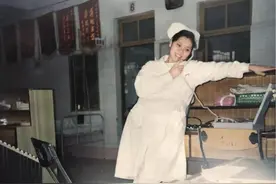 1989年黑龙江护士收养10岁男孩，12年后男孩父亲成富豪，报恩娶她图片