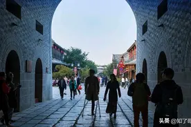 淄博大龄剩男直接躺平，大龄剩女急于脱单，为何却是冰火两重天图片