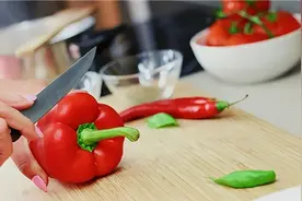 如果你家的菜板是这样，请立刻丢掉图片