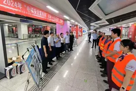 文明乘梯 安全乘梯，“电梯安全宣传周”活动在武汉东站地铁站内举办图片