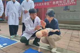 新乡医学院三全学院：退役复学大学生在急救科普一线展青春担当图片