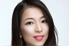 东方卫视主持人麻伊琳：当年风光出嫁，离婚后给儿子当妈又当爹图片