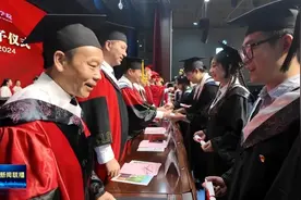 湖北医药学院举行2024届学生毕业典礼图片