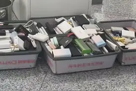 “成筐的充电宝被拦”，有人当场崩溃，全网都在翻包：手头上没有！赶紧自查图片