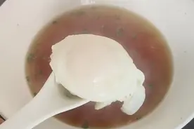 煮荷包蛋，切记不要直接下锅煮，教你正确做法，煮出来漂亮不散花图片