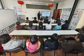 医保宣传零距离 全民参保促民生——大东区津桥街道百兴社区开展医保政策宣讲活动图片