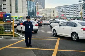 【节日我在岗】市政应急保障站为旅客出行保驾护航图片