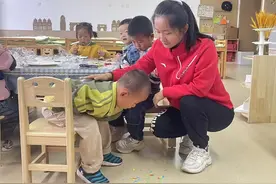 “食”光筑防 为爱护航——合‬阳‬县‬武帝路幼儿园开展‬突发公共卫生事件应急演练图片