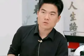 商家给与辉同行员工送礼，董宇辉：品牌拉黑，发现员工收礼将开图片