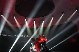 2025 杜卡迪 Panigale V4/S突袭发布，全新外观又有热议图片
