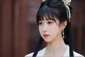 完）男主警告他不要碰他的女人，然后当着众人的面公主抱走了女主图片