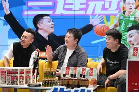 辽宁男篮夺冠之夜，沈阳晚报、指尖新闻赛前直播互动，粉丝隔着屏幕为“将士”加油图片