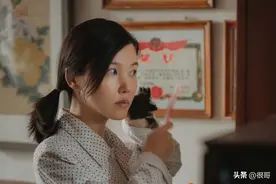 《乘风踏浪》中的女演员戏里戏外反差大，戏里土掉渣，戏外美如花图片