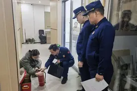 电动自行车有没有违规充电？电线是否私拉乱接？这场巡防行动都查了图片