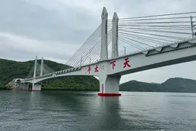 刚刚！池黄高铁正式通车图片