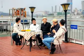 董宇辉在“汉阳门”号游船体验长江旅游的浪漫与惬意图片
