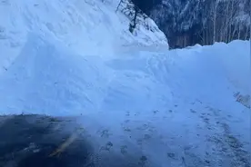 连发三次小型推山雪！喀纳斯景区部分时段实行交通管制图片