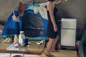 能省就省！上海一女子和外卖小哥搭帐篷住桥洞：不用交房租和水电图片