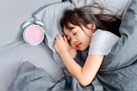 别再被8小时睡眠论忽悠了！50岁以后，最佳的睡眠时长是多少？图片