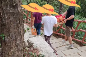 爬山遇到中山人民拜太公图片