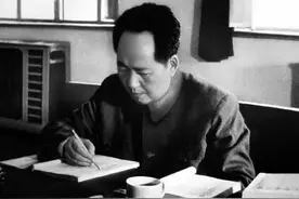 毛主席被邓颖超“催稿”，最后两句惊世骇俗，无人敢仿！图片