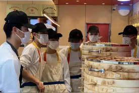 现役军人免费，退役军人8折！退役军人开包子店，一年卖出200万个图片
