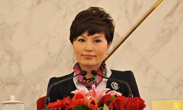 李瑞英现状：在海南当大学老师，丈夫身份不一般，儿子成她的骄傲