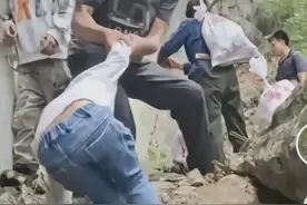 广西人祭祖拜山有多拼，翻山越岭跋山涉水，还有可能找不到祖宗图片