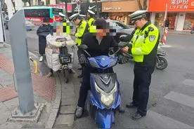 相城交警曝光一批不戴头盔的违法行为图片