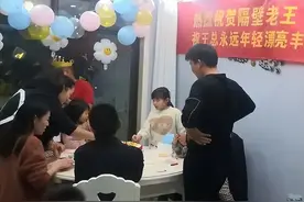 我邻居老王，正军级退休后年收入22万，他对儿女却异常抠门图片