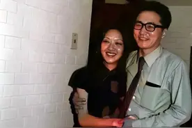 李敖与胡因梦离婚当天，笑着拍了一张照片，之后“骂了”对方37年图片