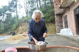 百岁娭毑有长寿秘方：山水养人，健康有道图片