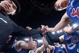 上海男篮大换血！刘鹏正式留任，5人确定离队，外援一个不留图片