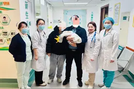 “白肺”新生儿戴上“金刚罩”，成功渡过“生死劫”图片