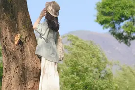 拍照时不想露脸怎么摆姿势？8个拍照pose让你不露脸也能拍出美照图片