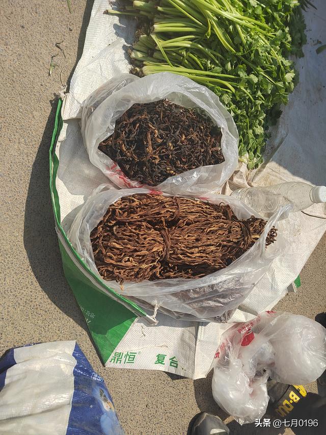 采一篮茶叶，炒一锅清茶，品一品茶香
