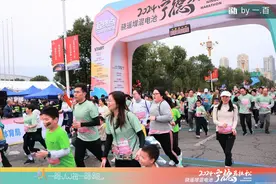 一路山海一路跑 骁遥增混电池·2024宁德马拉松开赛图片
