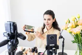 小杨哥们出海，外国人的钱好赚吗？图片