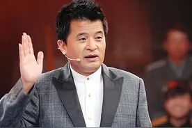传65岁毕福剑老年得子，儿子刚上幼儿园，他拼命赚钱愿意登门唱歌图片